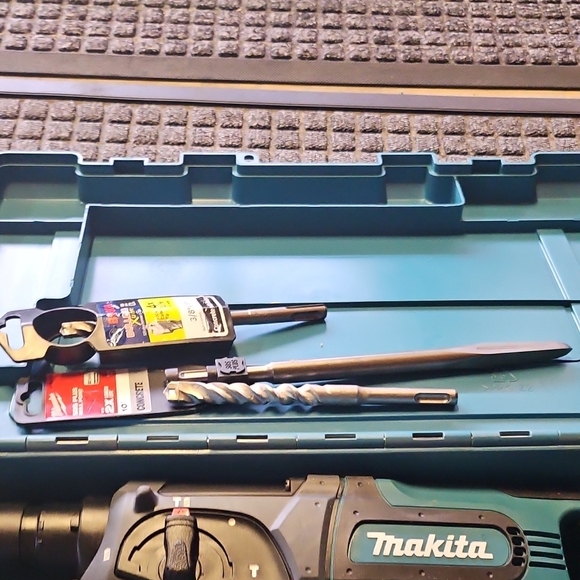 Makita Rotary Hammer Drill with Case - Picture 3 of 4